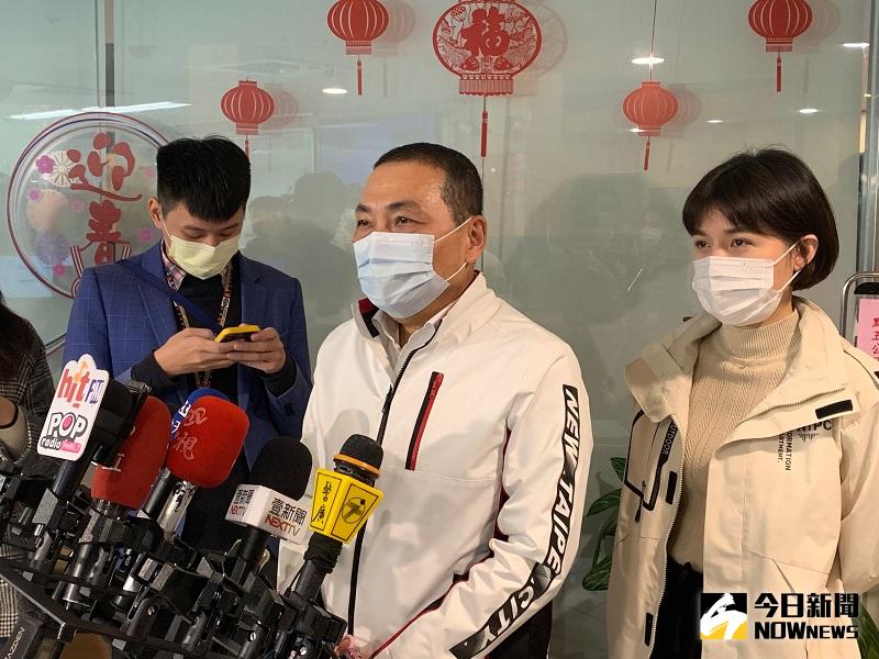 ▲侯友宜表示，是否斷航他尊重中央的決定，如果疫情更嚴峻，希望中央評估之後毅然做決定，該斷航就斷航。(圖/記者康子仁攝)