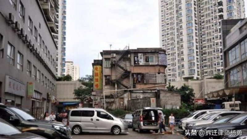 ▲屋主不滿補償金價碼,因此不肯搬離。(圖/翻攝微博)