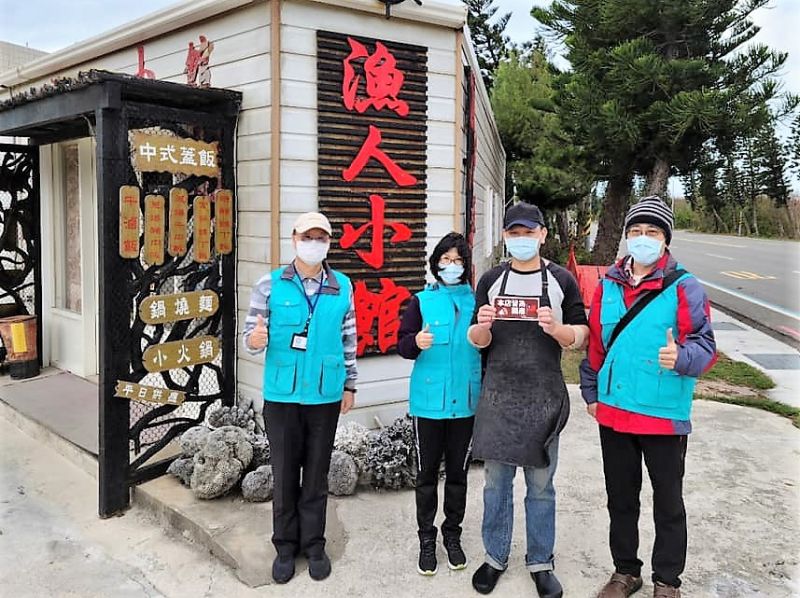 ▲澎湖縣衛生局截至109年底輔導製造業21家，販售業294家，直接供應飲食場所餐飲業775家，總計輔導1,090家，執行率達122%。（圖／澎湖縣政府提供）