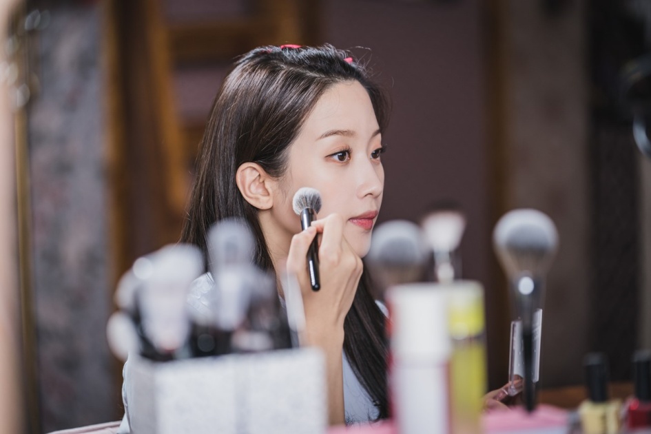 ▲文佳煐在《女神降臨》透過整形級的化妝技術變成正妹。（圖／friday影音提供）