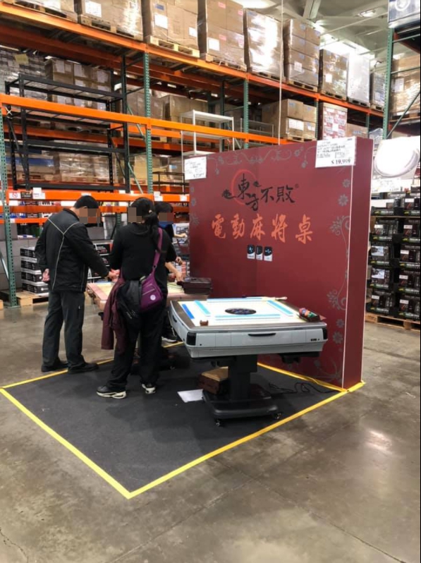 ▲原PO指出,母親一看到電動麻將桌就相當心動。(圖/翻攝Costco好市多
