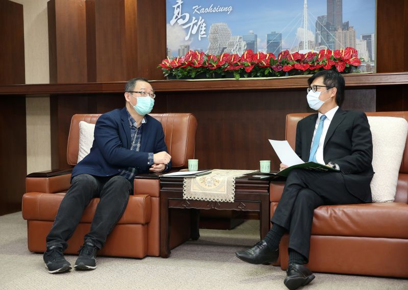 ▲中職會長吳志揚跟高雄市長陳其邁相見歡。(圖/中職提供)