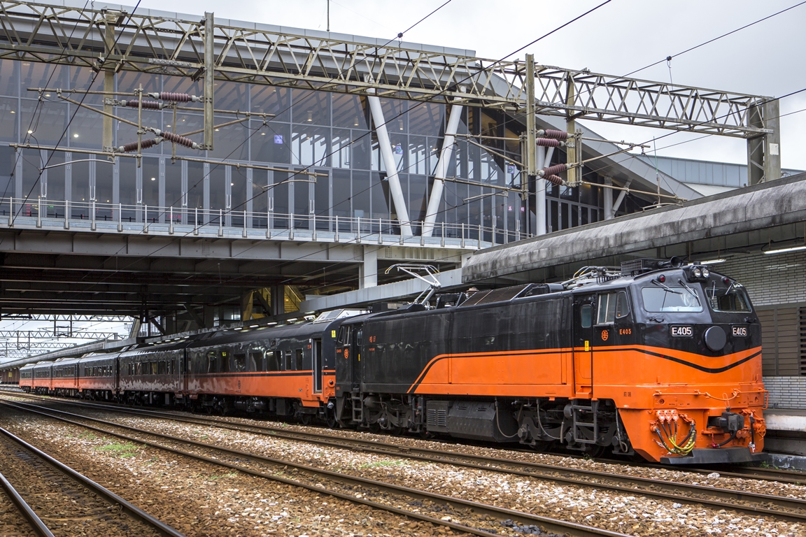 ▲台鐵首輛導入新美學的觀光列車「鳴日號」 31 日啟航。（圖／雄獅旅遊）