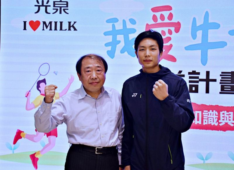 ▲光泉攜手羽球國手周天成,一同送愛到偏鄉。(圖/NOWnews)