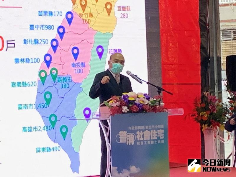 ▲蘇貞昌表示，台灣在疫情嚴峻的情況下，還能做到防疫第一，經濟也正成長，實屬難得，希望國人多給予辛苦的基層工作人員溫暖與肯定。(圖/記者康子仁攝) 