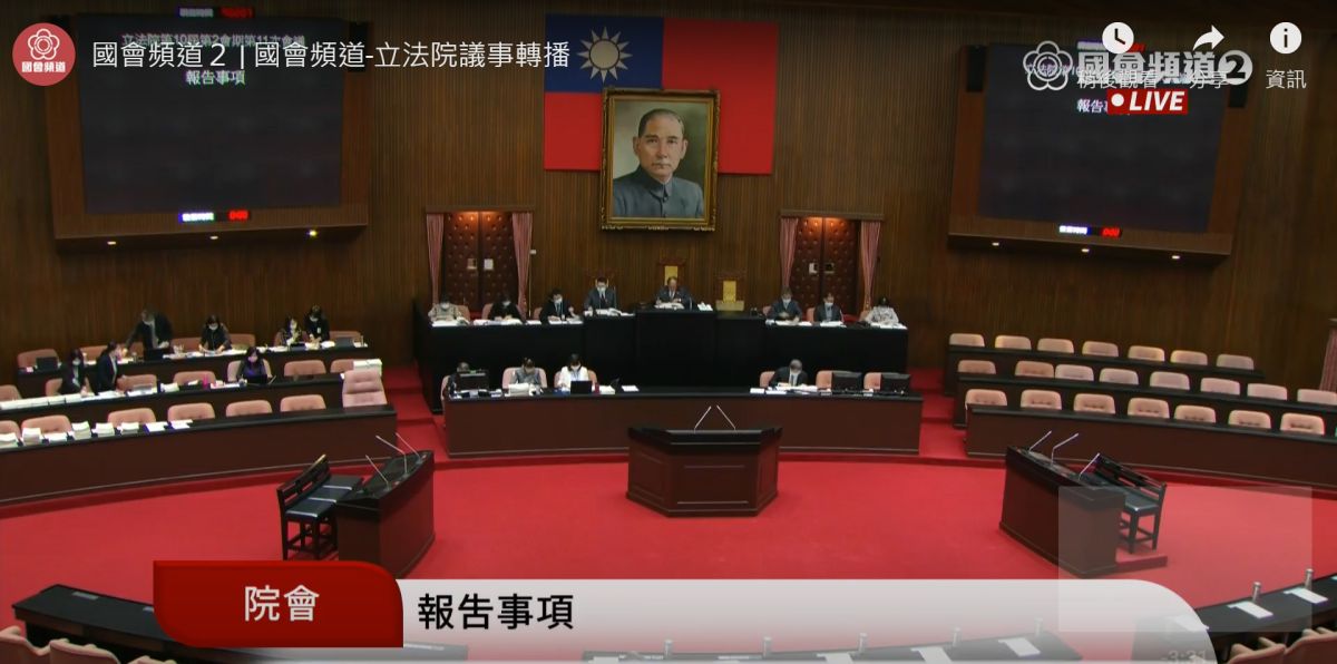▲立法院日前通過民法、所得稅法等法案中跟成年年齡有關的條文，是公民權下修至18歲的配套措施。國民黨團、民進黨團都認為應該在下個會期就開始討論修憲。　（圖／翻攝國會直播）