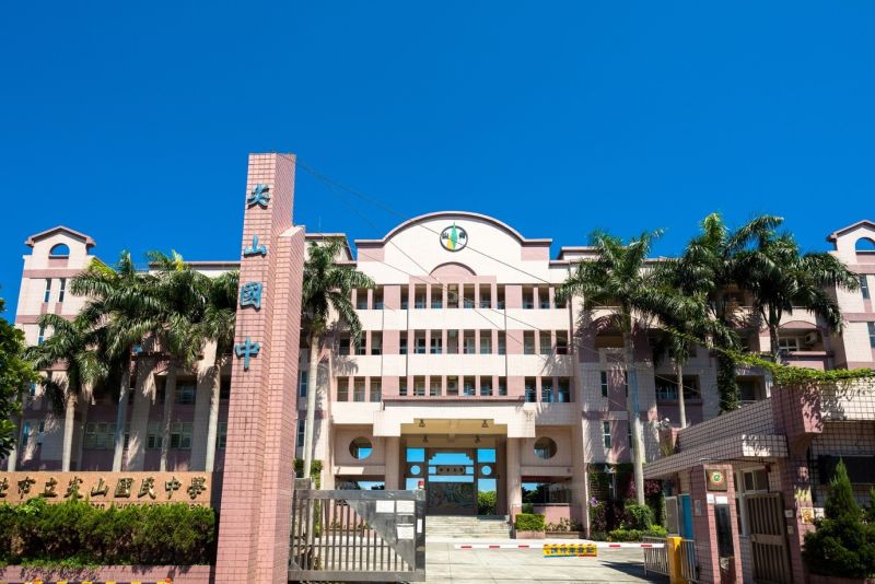 ▲學區到位擁鶯歌國小與尖山國中雙學區,北北桃首購客在價格、交通與機能考量下,捨棄既有老公寓,選擇移居鶯歌。(圖/資料照片)