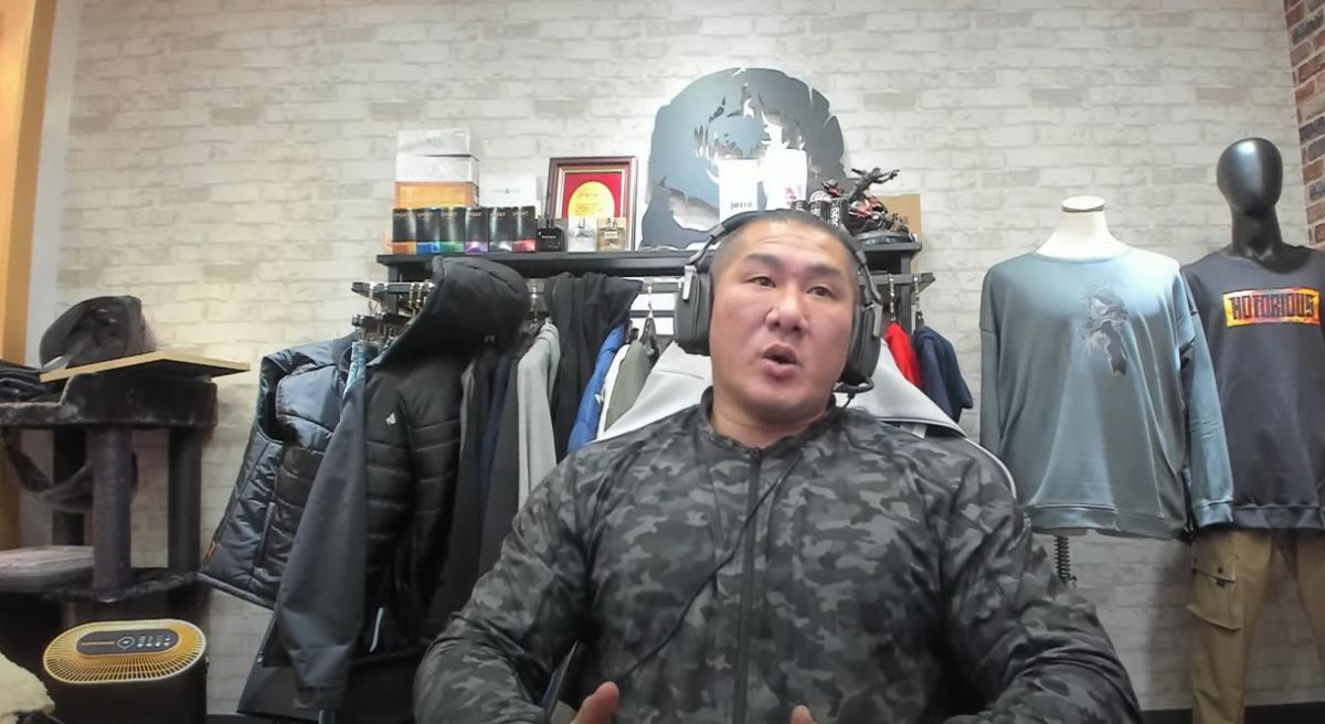 ▲館長在28日直播時談及現在職場生態。（圖／翻攝館長Youtube）