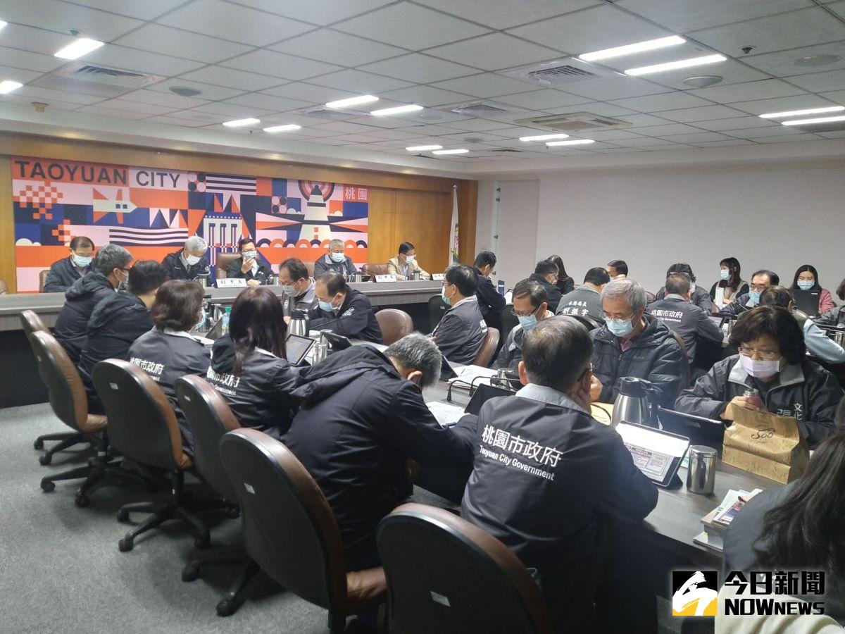 ▲王文彥表示，案765紐籍機師遭裁罰30萬元的罰鍰已於昨天傍晚透過友人協助至郵局繳清。（圖／記者李春台攝, 2020.12.30）