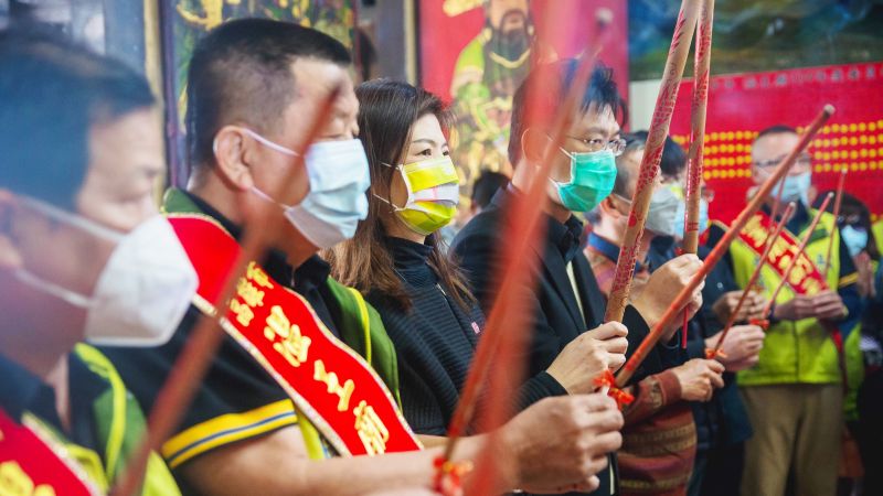 ▲今天的溫府大王爺安座海上舞台科儀，全程遵循古禮。(圖／高市府提供)