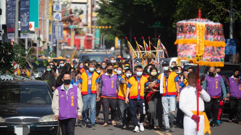 ▲在台灣民間每當流傳瘟疫的時候就會請瘟神也就是王爺來坐鎮。這場起駕到海上安座的儀式，全程遵循古禮，地獄殿吉勝堂八家將，落地吹等陣頭開道，儀式相當的隆重。。(圖／高市府提供)