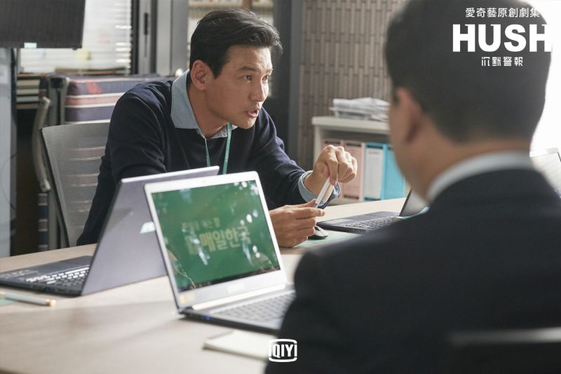 ▲▼影帝黃晸玟(上圖,下圖左)劇中是資深記者。(圖/愛奇藝國際站)