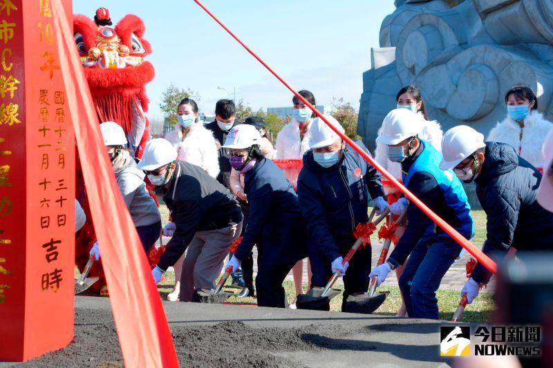 ▲彰化縣政府將在員林龍燈公園改造成滯洪池，增加滯洪空間，來解決市區淹水問題，舉行動土儀式。（圖／記者陳雅芳攝，2020.12.