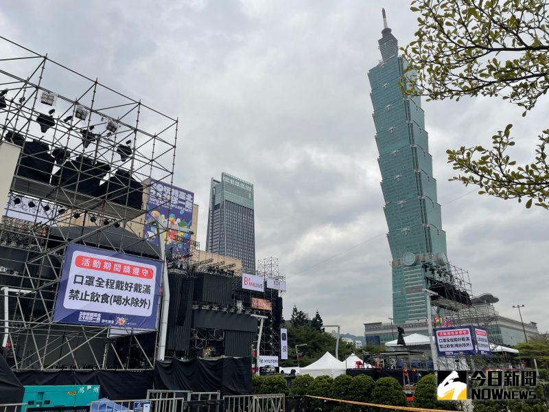 ▲新冠肺炎疫情在台灣升溫,雖然全台各縣市政府相繼宣布跨年活動取消或採直播方式進行,不過北市府方面拍板續辦,並且將管制人數從8萬人調降至4萬人。(圖/記者丁上程攝,2020.12.31)