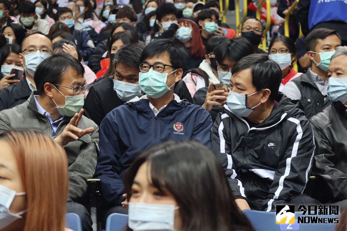 ▲高雄市長陳其邁今（31）日到高雄巨蛋參加109學年度高中籃球聯賽甲級男生組複賽，被問到萊豬問題，陳其邁強調會全力落實食安查驗以及溯源管理的工作。（圖／記者鄭婷襄攝）