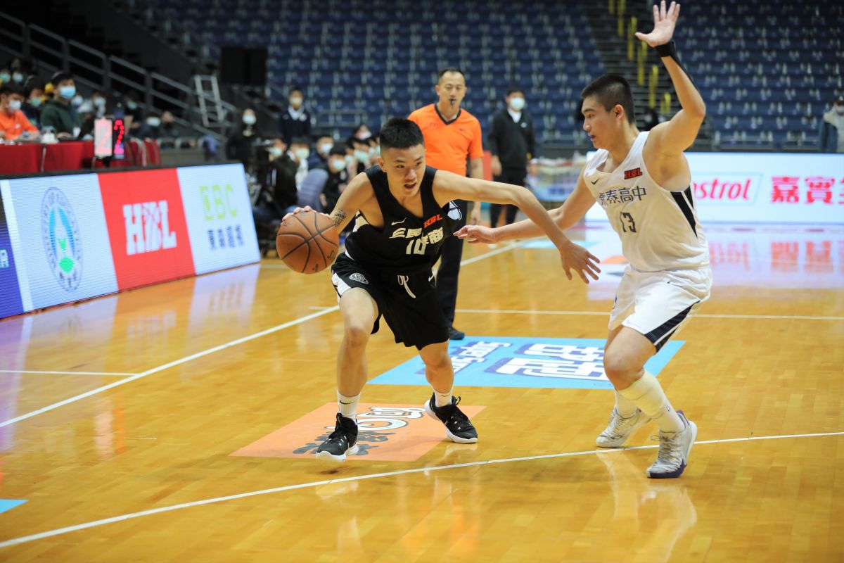 ▲從場邊顧門到上場打球，高三前鋒李宥騏今(31)日攻下三民家商最高20分9籃板。（圖／官方提供）