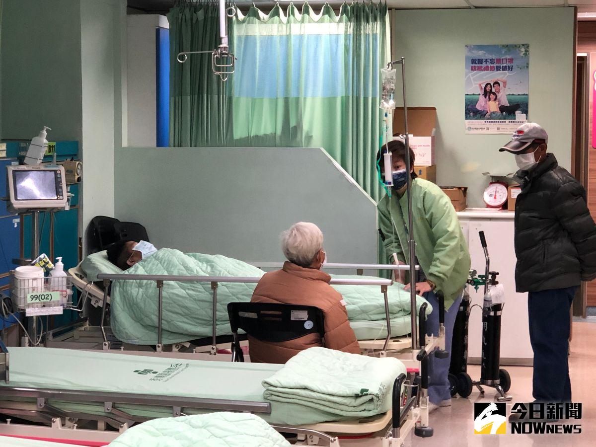 ▲寒流來襲，溫度驟降，猝死原因多，彰化縣衛生局長葉彥伯呼籲，中高齡、罹患慢性病的民眾，天冷注意要保暖，特別是頭部，做好全面的防護。（圖／記者陳雅芳攝，2020.12. 31）