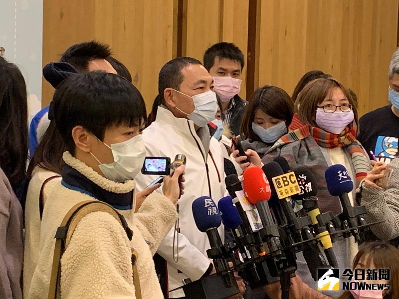 ▲侯友宜表示，英國變種病毒傳播快速，要以更嚴肅的態度來面對防疫，才能守住國人健康。(圖/記者康子仁攝)