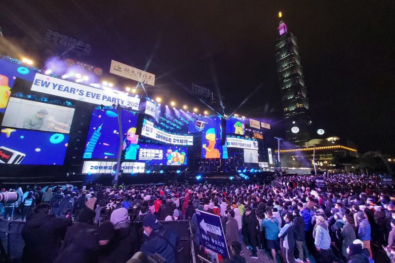 ▲台北市照常舉辦跨年晚會，現場人潮與以往相比少了許多。（圖／NOWnews影像中心攝影）