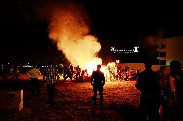 ▲厄瓜多的「燒紙人」如同一項國民運動，藉由放火焚燒紙人，象徵燒盡過去一年的種種，迎向美好的新開始。（圖／取自赤道的一半-厄瓜多旅遊 臉書）