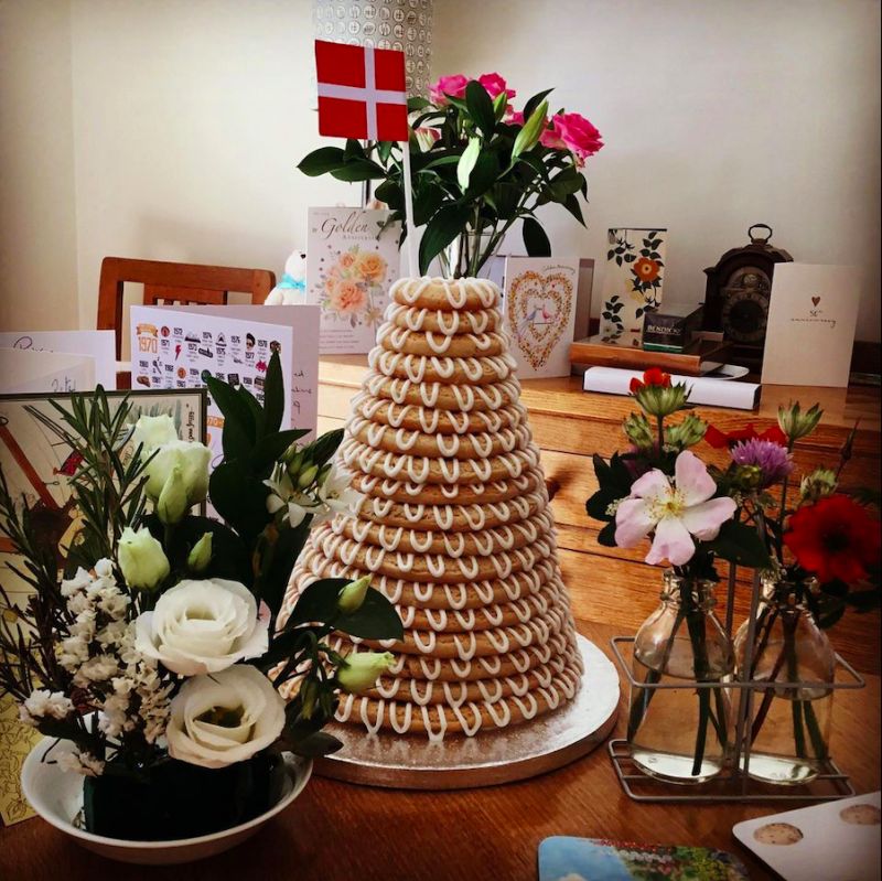 ▲挪威和丹麥著名的花環杏仁蛋糕可說是北歐的招牌甜點，是北歐人用來慶祝新年及婚禮的必備食物。（圖／取自Shutterstock)