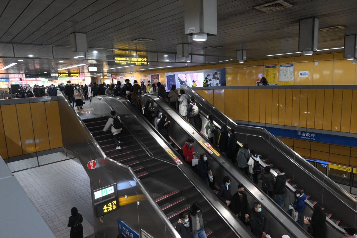 ▲北捷指出，截至晚間8點為止，捷運全線總運量約196.1萬人次。（圖／NOWnews影像中心攝影）