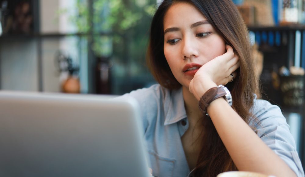  ▲有些人不能愛得太靠近，因為在他心中，有一個他的認為，不接受反駁，不能被檢視，那是「我就是愛，我就是不允許你」，沒有為什麼。（圖／Shutterstock）