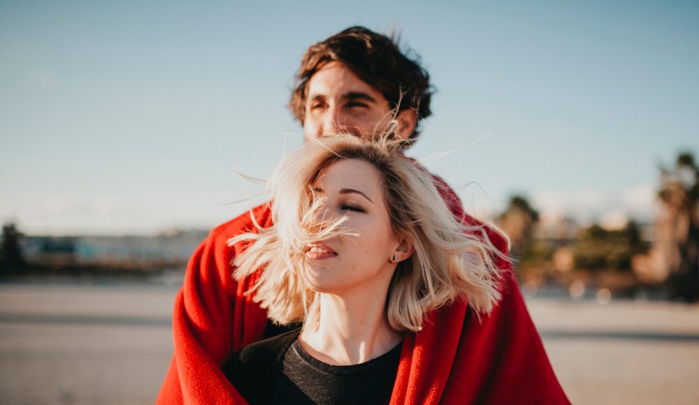  ▲如何分辨暖男對我情有獨鐘，又或者他其實是中央空調？（圖／Shutterstock）