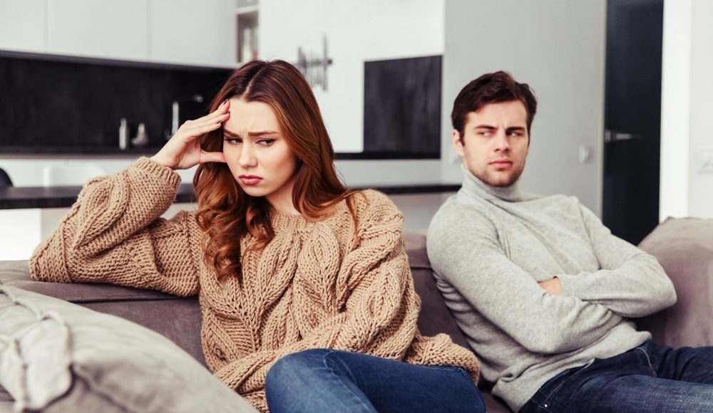  ▲聽到讓自己不開心的話時，試著去檢視這刺耳背後的原因，這些話所代表的信念真是合理的嗎？（圖／Shutterstock）