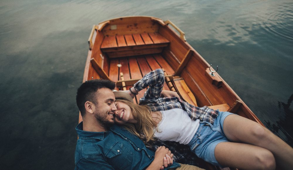  ▲學習一下勾引的藝術來增進自己身為女人的武器，其實也不是一件壞事喔。（圖／Shutterstock）