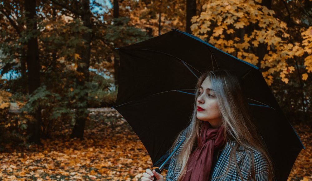  ▲婚姻裡最好的狀態是妳們互相在做不同的事，但氣氛卻寧靜美好，一切不需要語言就能自在相處。（圖／Shutterstock）