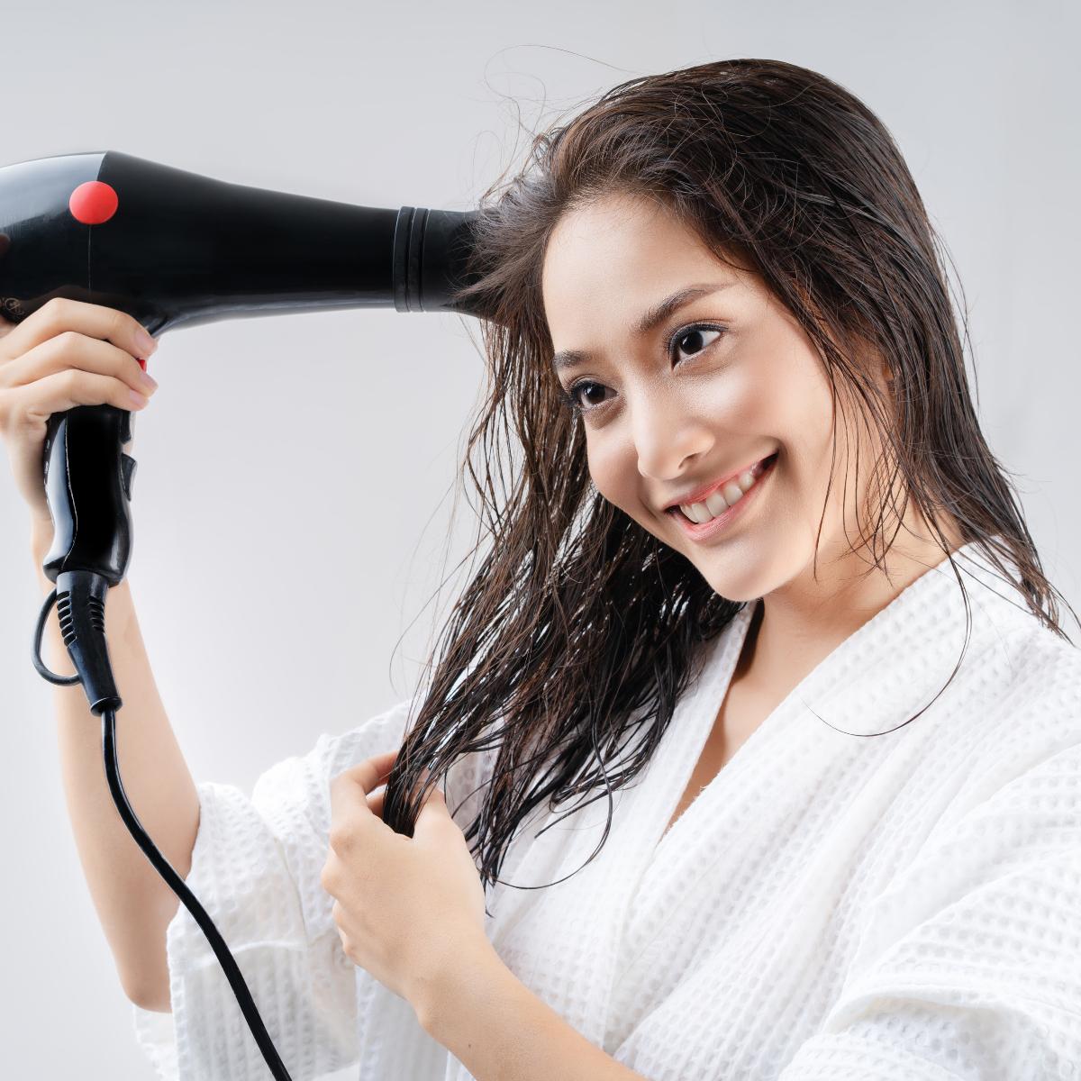 ▲NG行為:沒有盡快將頭皮吹乾。(圖/Shutterstock)