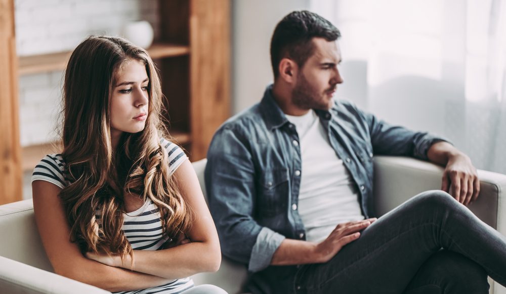  ▲面對陌生人，我們往往會隨時提醒自己要注意談吐禮儀，因此通常不會太失禮。反倒是面對熟悉的人，我們常會忽略這點。（圖／Shutterstock）