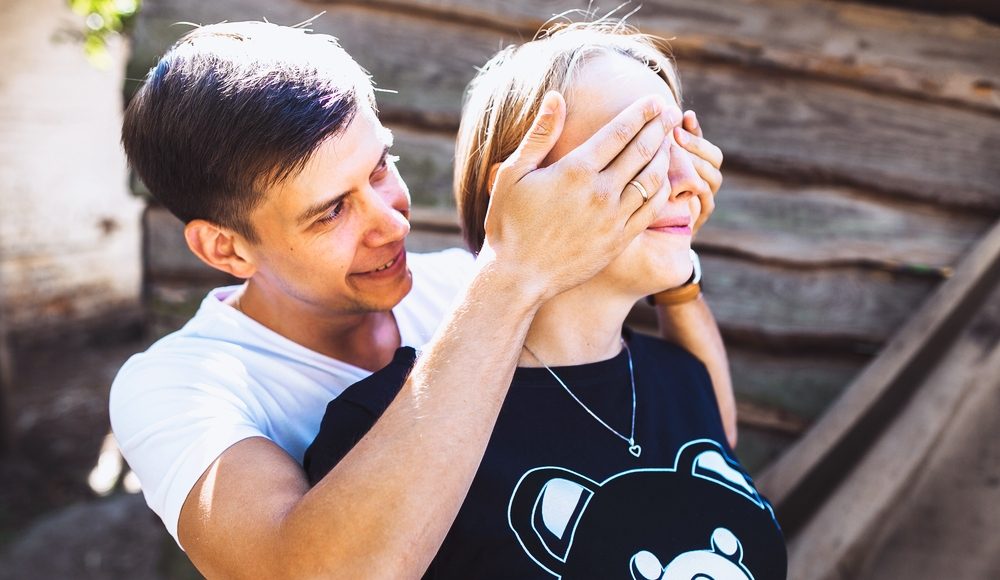  ▲男人對妳有意思的6種表現。（圖／Shutterstock）