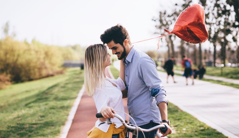 ▲塔羅牌艾菲爾老師在微信官方帳號公佈了「12星座」在12月的愛情運，其中雙子座桃花爆棚，仰慕者超多。（圖／Shutterstock）