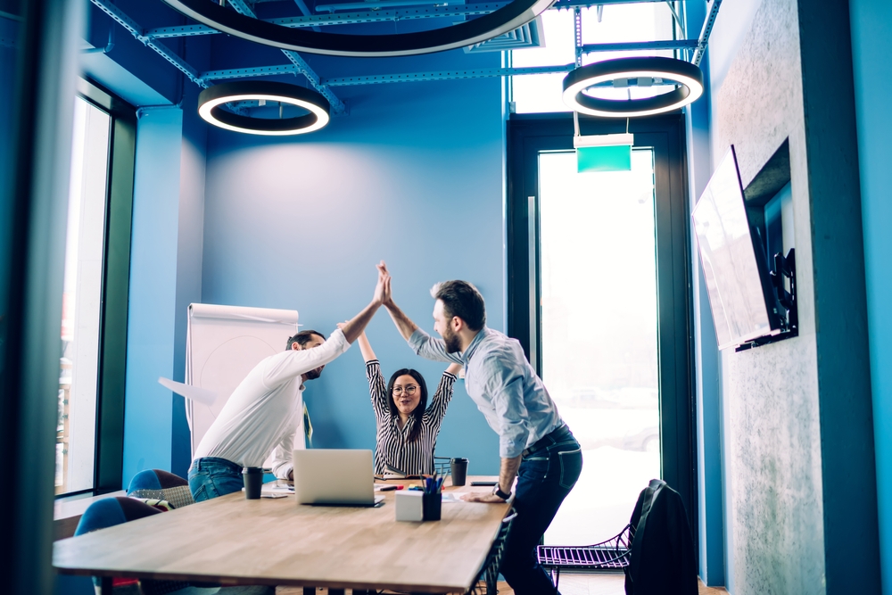 星象專家艾菲爾老師列出了三個星座，在明（2021）年的事業發展將會大放異彩。（圖／shutterstock）