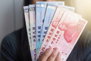 shutterstock_746636848 屬蛇的人要小心破財,注意錢財使用的狀態,雖然有很多資源,但是最終可能都要從自己手上花掉。(示意圖/shutterstock)