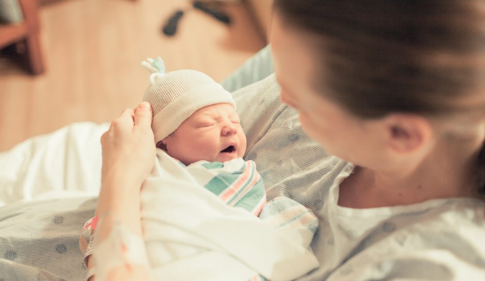  ▲從孕期施打疫苗，到生產住院花費，還有新生兒篩檢，這麼多的費用哪些是健保給付、哪些是需要自己自費的呢？（圖／Shutterstock）