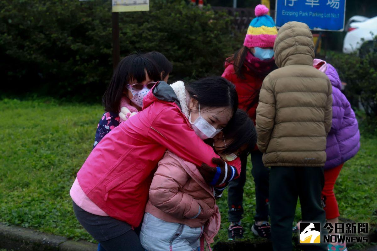▲中央氣象局今（2）日表示，桃園以北及東半部雲量逐漸增多，局部地區有機會出現短暫降雨，新竹以南則為多雲到晴﹔此外，清晨到上午全台11縣市有10度以下氣溫的機率，持續發布低溫特報。（圖／NOWnews資料圖片）