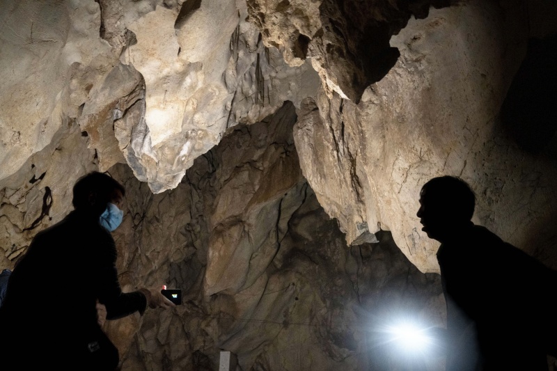 ▲位於中國雲南的一處洞穴，被科學家視為研究新冠病毒與蝙蝠關聯的重要地點。（圖／美聯社／達志影像）
