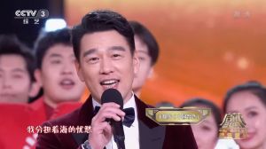 ▲王耀慶登央視高唱。（圖／CCTV中國中央電視台）
