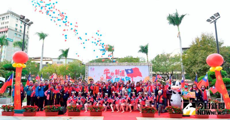 ▲彰化縣慶祝中華民國110年元旦升旗典禮,因應新冠肺炎疫情升高,改在縣府廣場舉行。(圖/記者陳雅芳攝,2021.01.01)