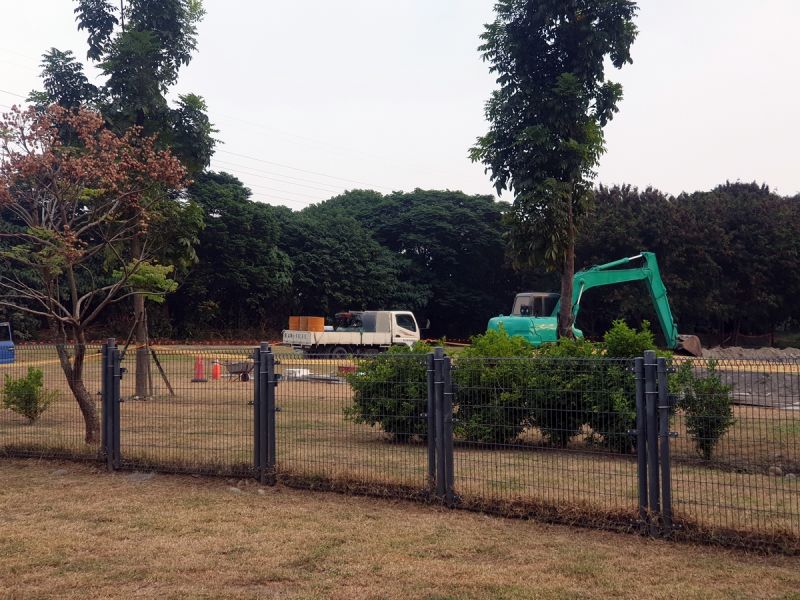 ▲屏東縣第一座寵物公園以訓練設施為主，包括有水泥涵管、跳高輪胎、浪狀棧道、高低木架等，河濱寵物公園以朝設施減量，增加綠地空間為設計主題。（圖／屏東縣動物防疫所提供,