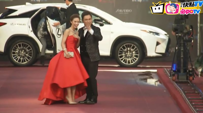 ▲憲哥出手幫Sandy喬禮服,意外讓兩派網友吵翻。(圖/快點TV