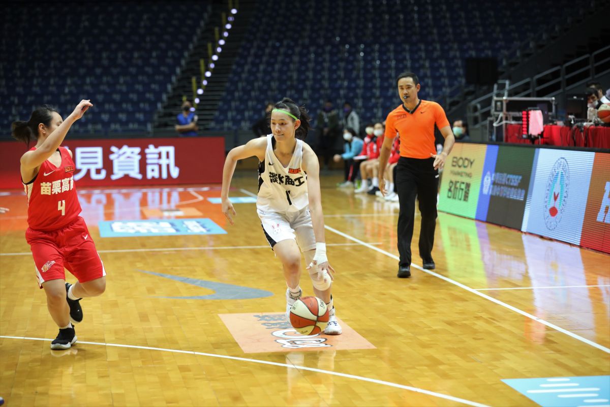 ▲U18女籃隊長、淡商主將郭虹庭今(2)日轟下32分，幫助衛冕軍以4戰全勝提前晉級8強。（圖／名衍行銷提供）