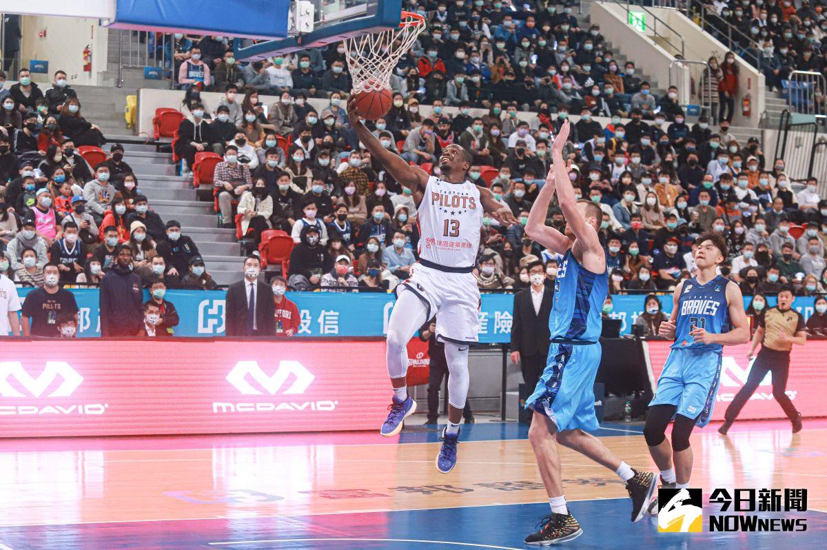 ▲P.LEAGUE+例行賽 桃園領航猿VS.臺北富邦勇士。桃園領航猿洋將沃倫。（圖／記者葉政勳攝 , 2021.01.02）