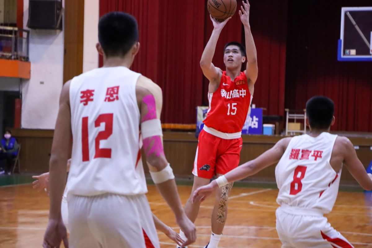 ▲南山高中前鋒廖偉皓繳出18分16籃板，聯手幫助球隊以30分大勝高苑工商。（圖／名衍行銷提供）
