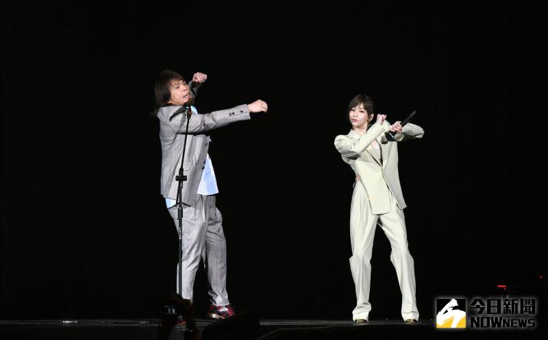 ▲伍佰擔任王心凌演唱會嘉賓。(圖/記者林調遜攝,