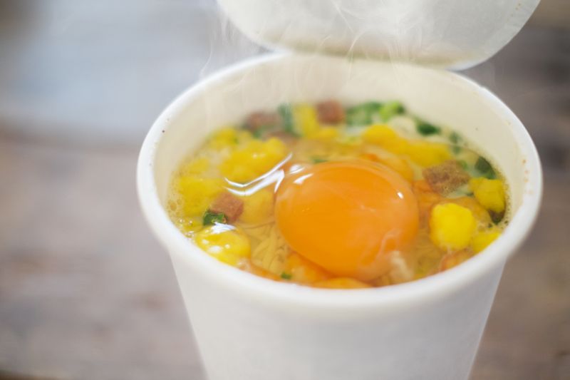 煮泡麵雞蛋何時下鍋？行家公開「關鍵時機」：湯底很夠味
