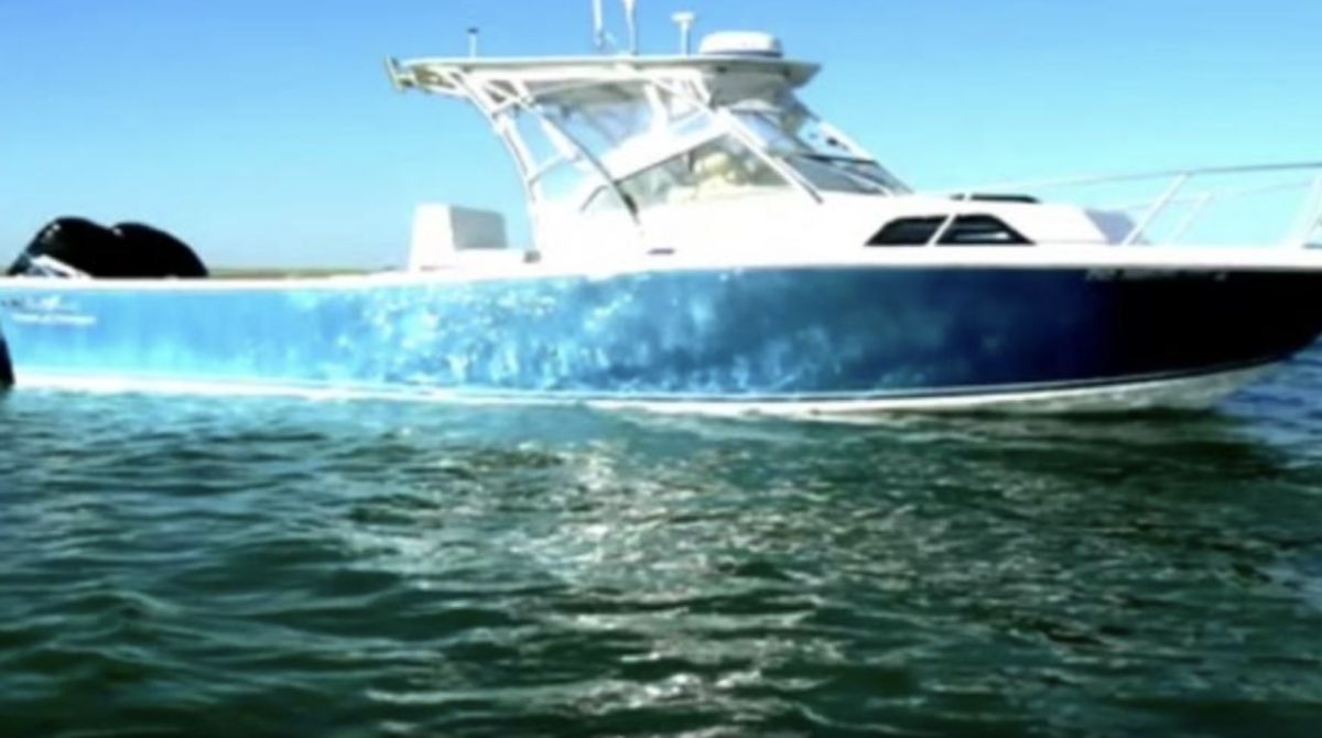 ▲自巴哈馬航向美國佛州沃斯湖的遊艇Mako Cuddy，在百慕達三角離奇消失。（圖／翻攝cbs58）